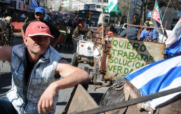 Activista que cortó corridas de toros en Cataluña quiere sacar carros con caballos