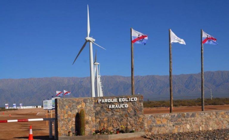 La Rioja: instalan la primera torre eólica construída en Argentina