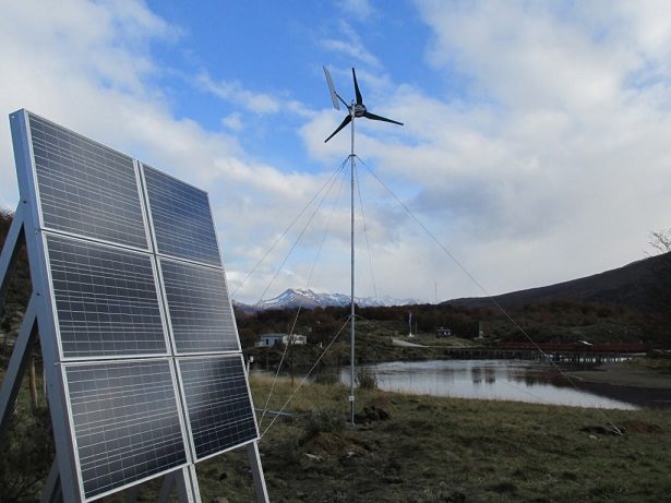 Patagonia: Eolocal suministra aerogeneradores y paneles solares en los Parques Nacionales