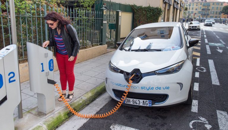 Holanda planea prohibir la venta de coches no eléctricos para 2025