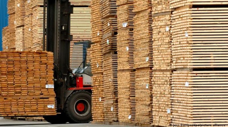 Científicos convierten madera usada en bloques más resistentes que el acero