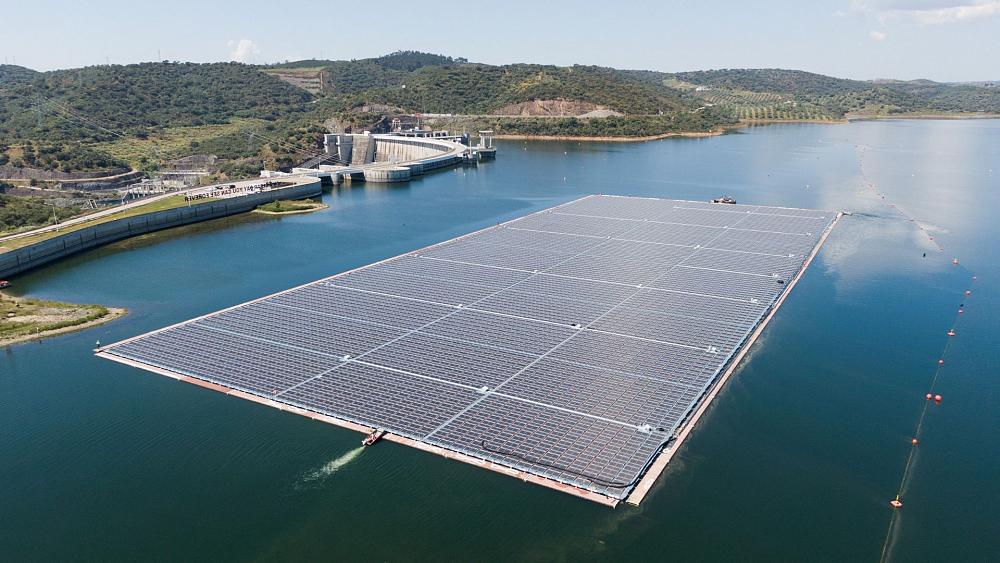 Parque solar flotante en Portugal