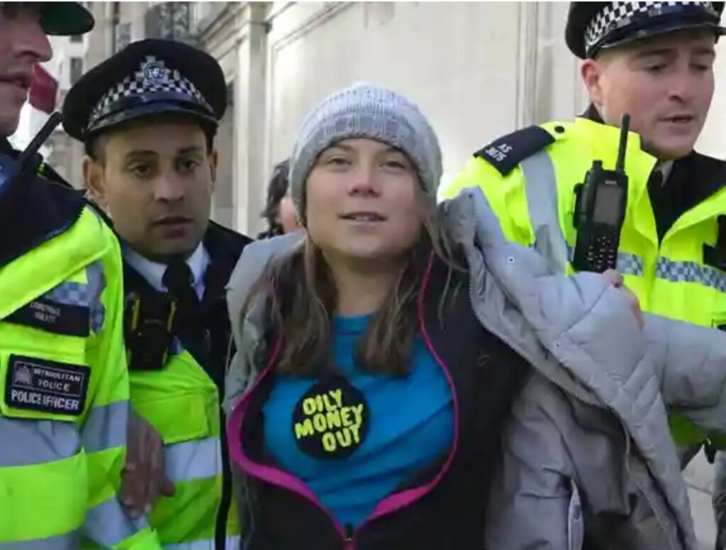 Greta Thumber detenida en Reino Unido