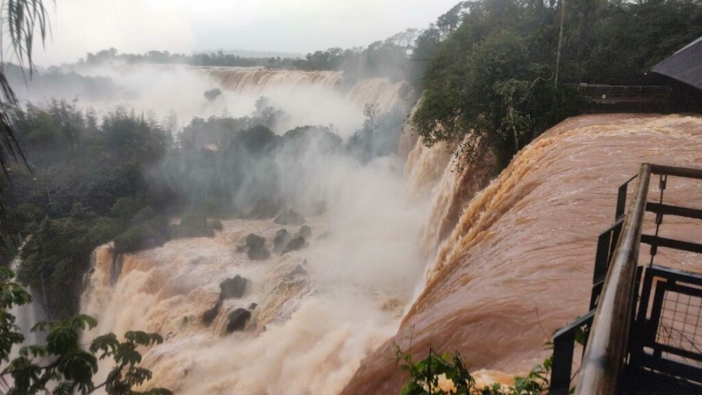 Cierre del Parque Nacional Iguazú por la crecida del río