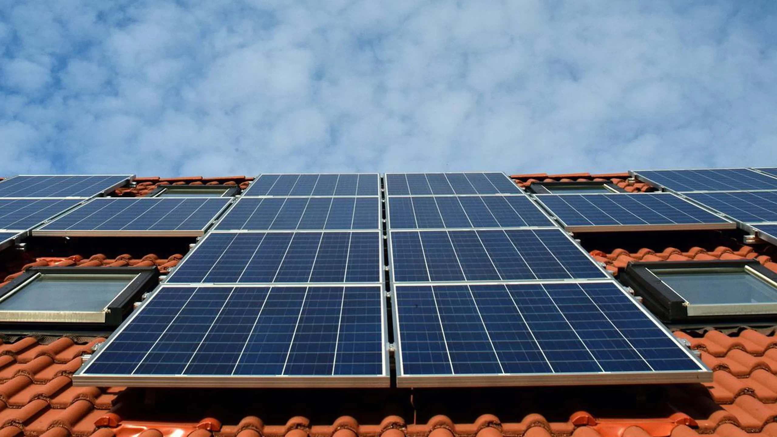 Los paneles solares servirán para abastecer de energía a otras instalaciones.