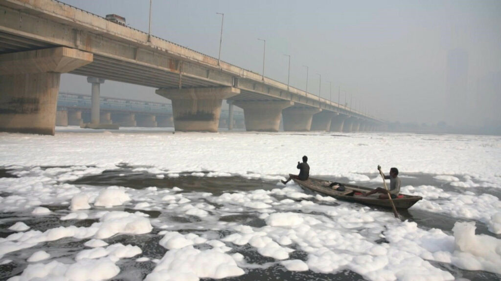 Contaminación en el principal río de Nueva Delhi
