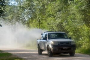 Por la invasión de mosquitos, el municipio de San Vicente incrementó los operativos de fumigación