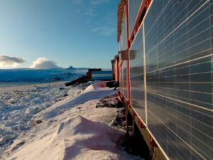 Paneles solares en las bases antárticas argentinas para disminuir el uso de combustibles fósiles