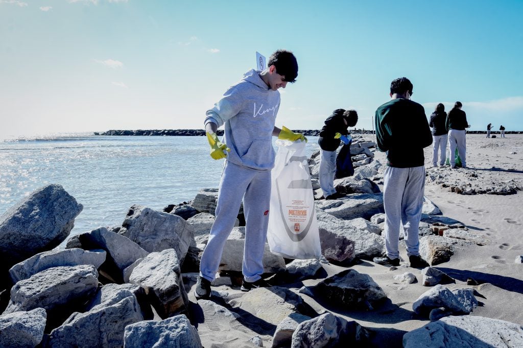 The coastal waste census carried out in Mar del Plata. (Photo: La Capital).