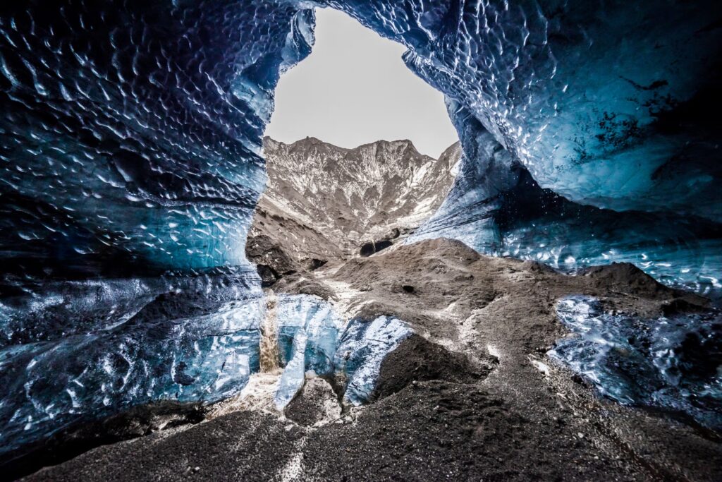 La cueva de hielo más antigua del mundo se derrite a velocidad récord por calentamiento global