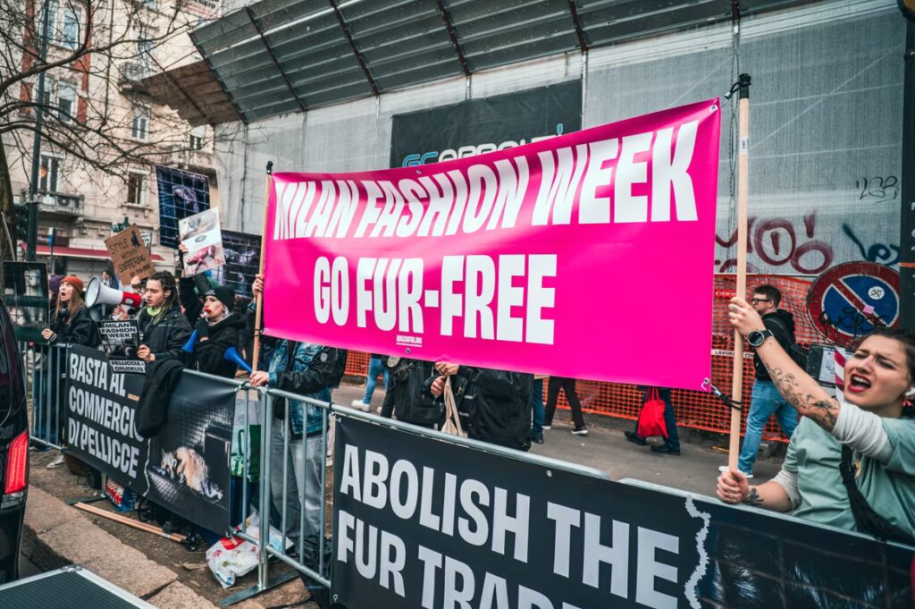Protestos pelo uso de pele animal na Semana da Moda de Milão
